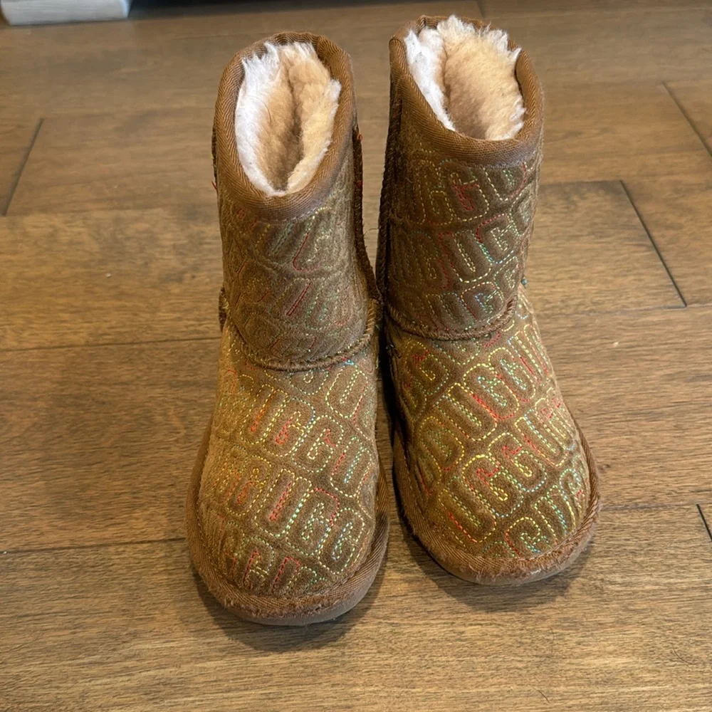 Ugg Kids Shoes Ugg Classic Ii Graphic Stitch Short‎ Boot US 10